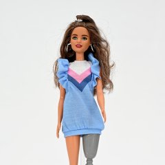 Barbie-Puppe mit Beinprothese