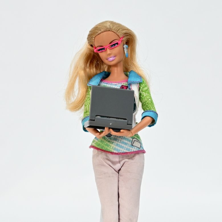 Barbie-Puppe mit Laptop